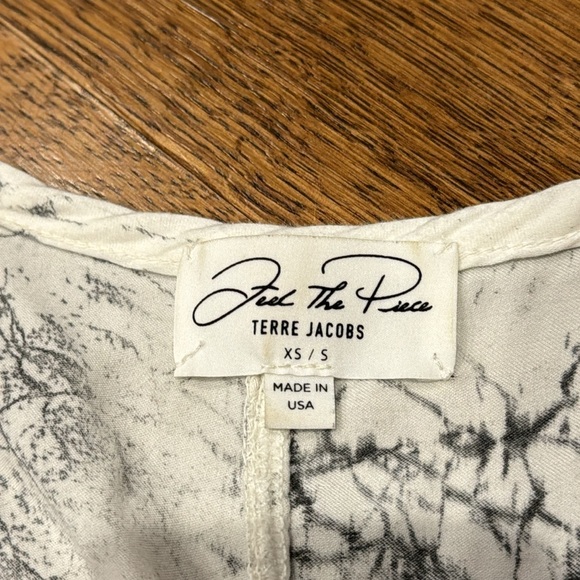 Feel the Peace Woman’s Romper White and Black Size XS - Picture 4 of 4